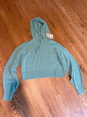 NWT Everlane cashmere cropped hoodie. Size small.